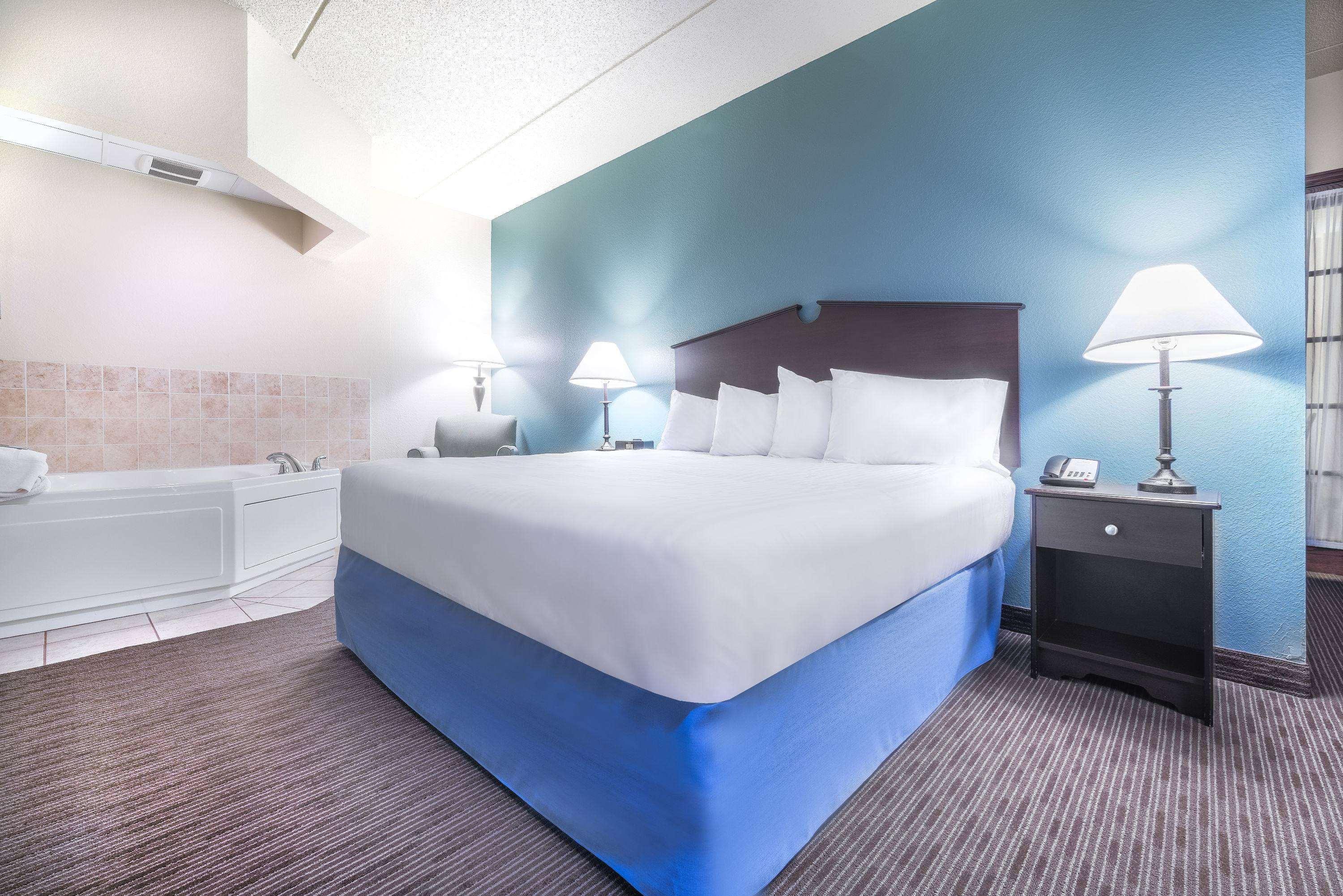 Americinn By Wyndham Bay East Hotel