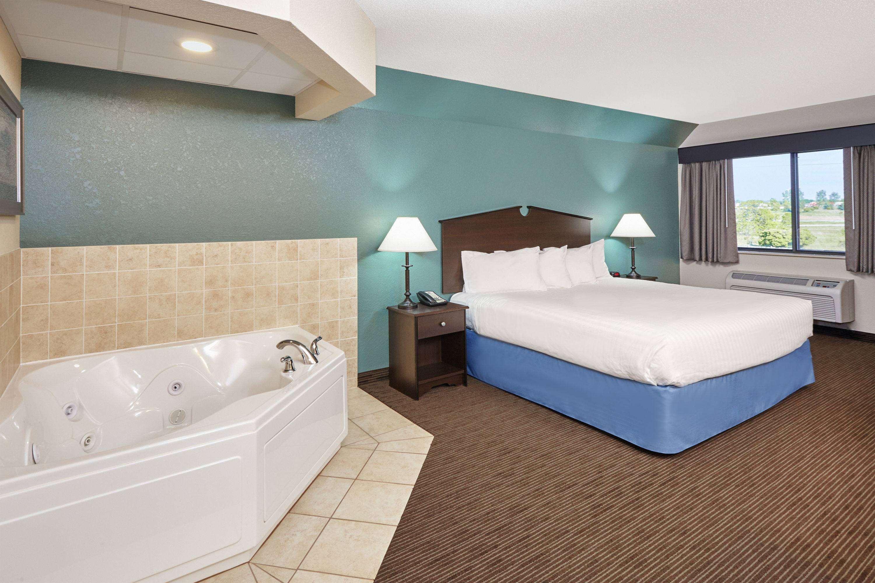 Hotel Americinn By Wyndham Bay East 3*
